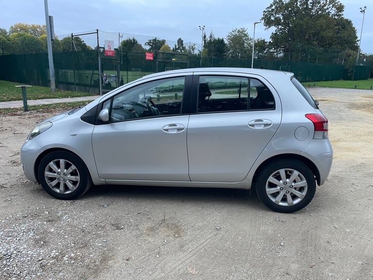 2011 Toyota Yaris 1.33 VVT-i T Spirit Nav 5dr [6] HATCHBACK Petrol Manual