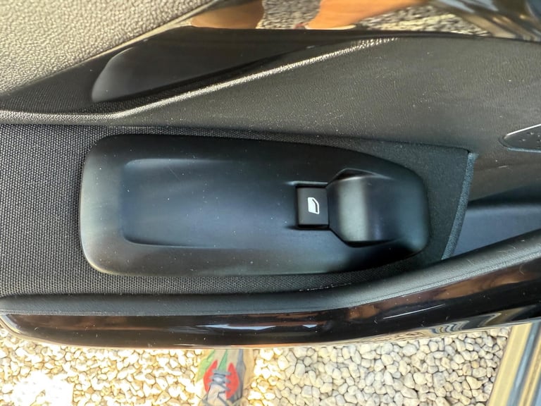 2015 Peugeot 208 1.2 VTi PureTech Active Euro 6 5dr HATCHBACK Petrol Manual