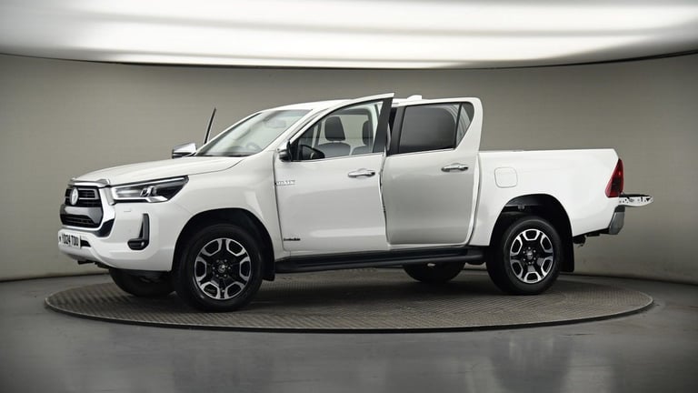2024 Toyota Hilux 2.8 D-4D Invincible Pickup Double Cab 4dr Diesel Auto 4WD Euro 6 (s/s) (204 Pic...