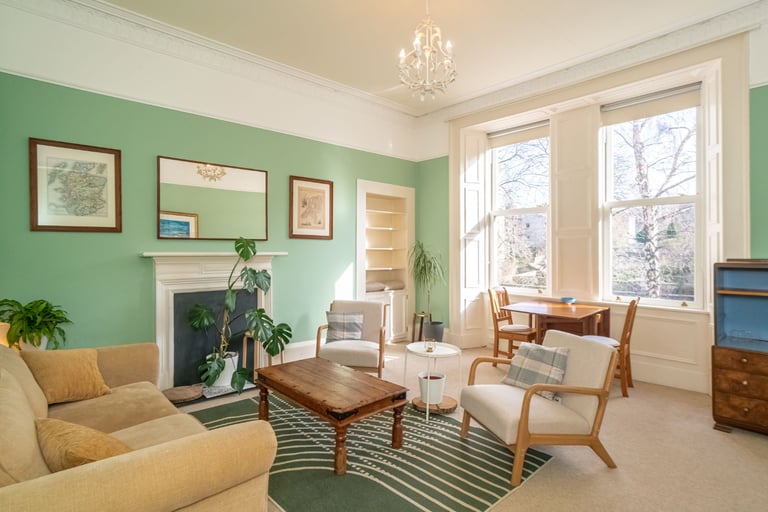 Bright, spacious, extremely well presented 3 bedroom property in Bruntsfield