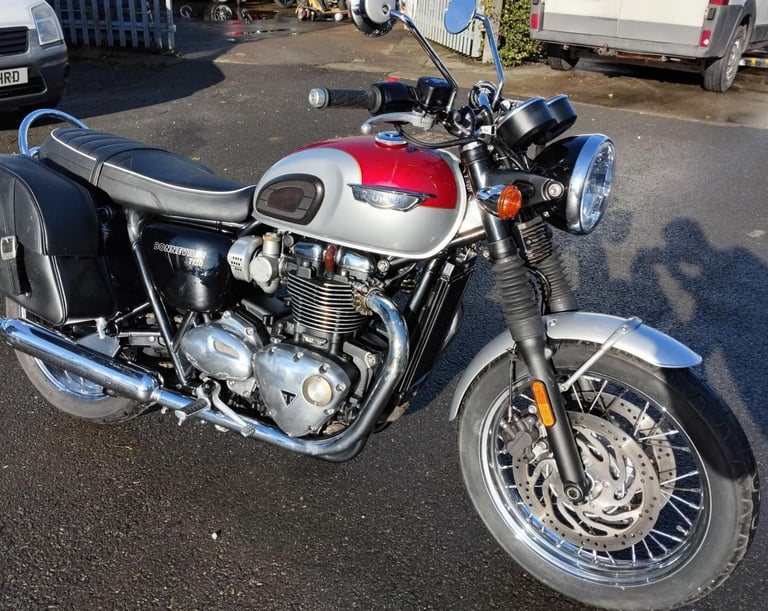 image for 2017 66 TRIUMPH BONNEVILLE T120 T 120 1200 RED 1289 MILES CLASSIC STYLING