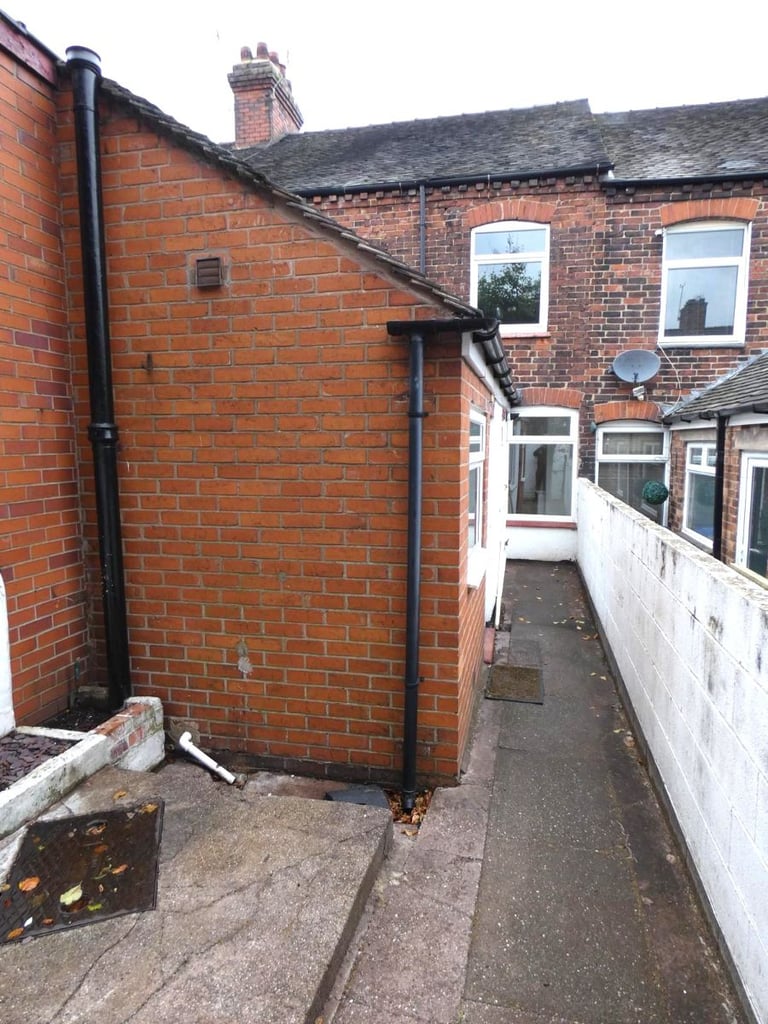 2 bedroom house in Blunt Street, Newcastle-under-Lyme, Staffordshire, ST5 9NA