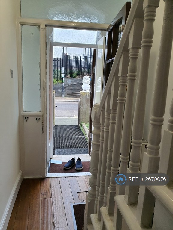 3 bedroom house in Goodall Road, London, E11 (3 bed) (#2670076)