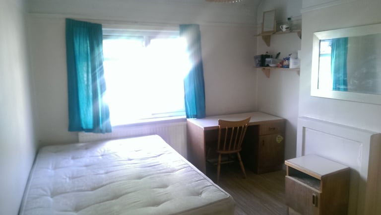 Nice Double Room For 1 Person/ Bills Included, East Acton - Zone 2