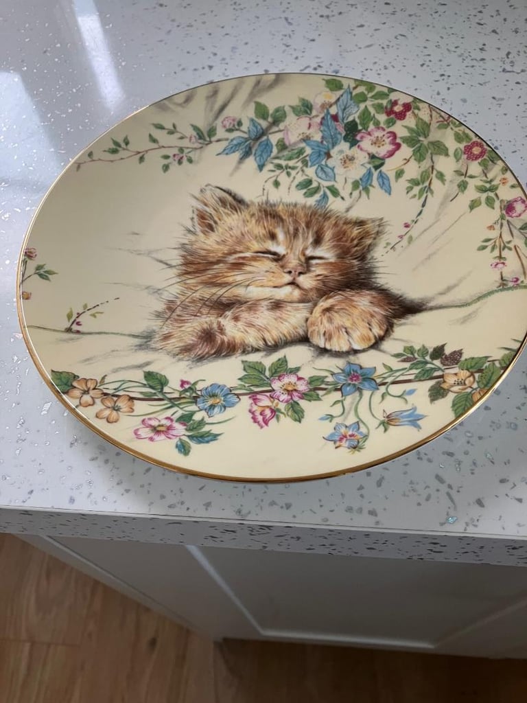 image for 1985 Royal Worcester Crown Ware for The Hamilton Collection - Kitten Classis collectible plates