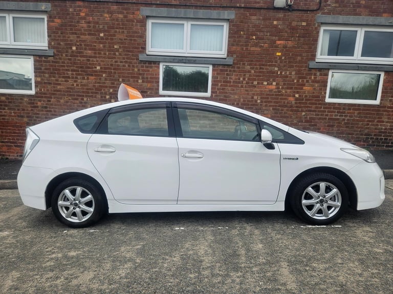 Toyota Prius 1.8 hybrid fully serviced including new batteries fitted 