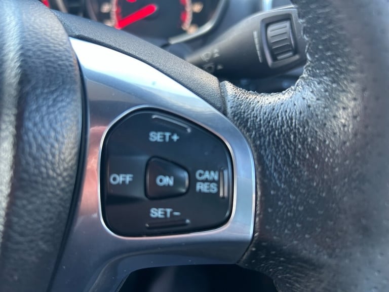 2014 Ford Fiesta 1.6T EcoBoost ST-2 3dr (182 ps) Hatchback Petrol Manual