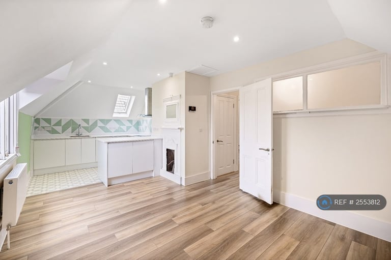 2 bedroom flat in Beaconsfield Villas, Brighton, BN1 (2 bed) (#2553812)