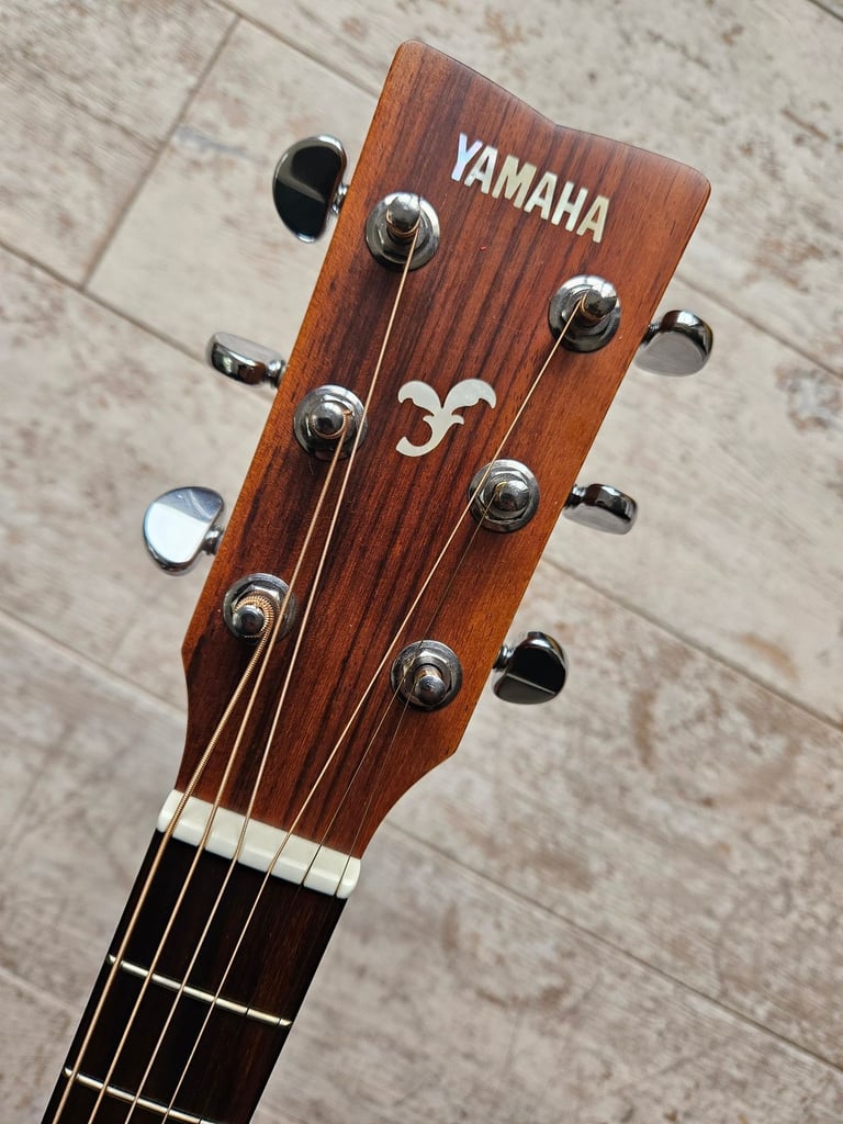 Yamaha FG700MS Solid top, Low Action acoustic guitar