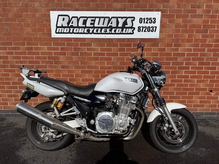 image for YAMAHA XJR1300 2009 09 REG 25,694 MILES WHITE USED MOTORCYCLE 1250CC