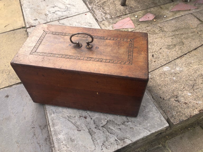antique sewing machine 