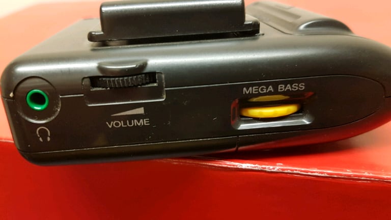 Sony walkman SRF-M45 FM/AM Mega Bass Portabl Radio 