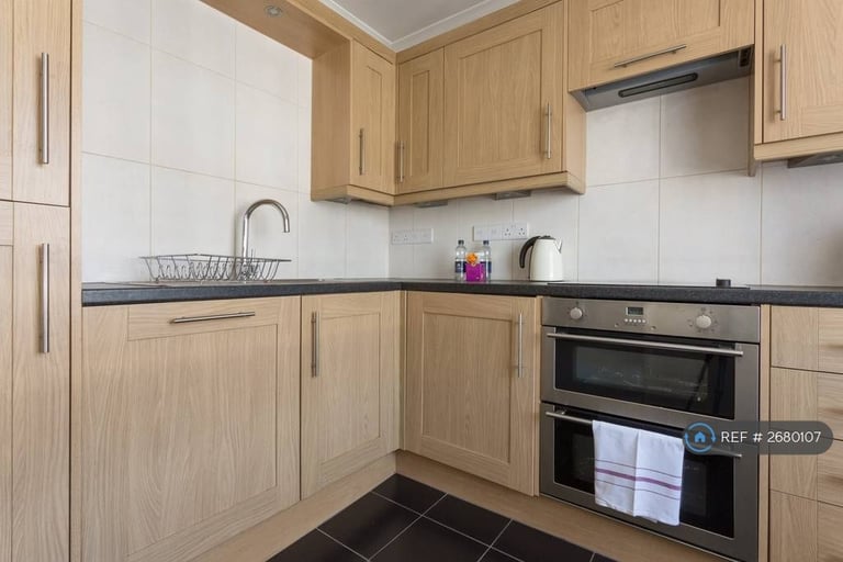 1 bedroom flat in Gloucester Road, London, SW7 (1 bed) (#2680107)