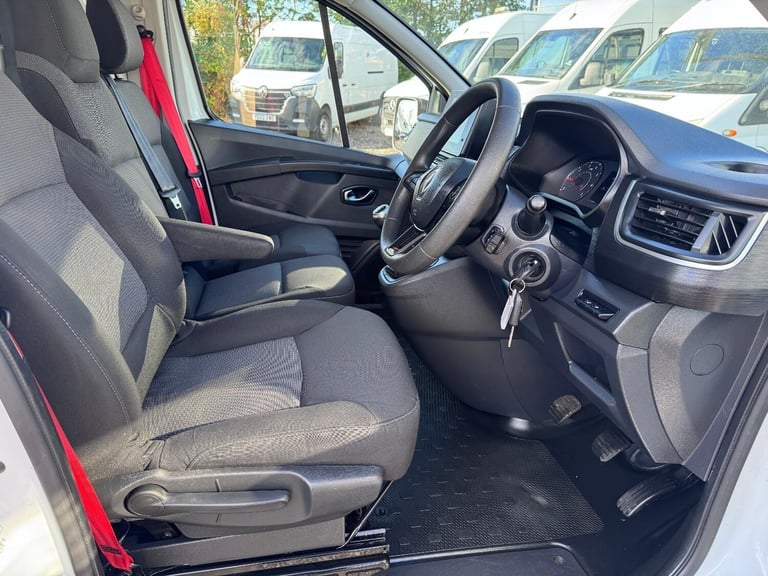 2023 73 Renault Trafic LL30 LWB Advance Van. Aircon. Appleplay. Rear Cam. NAV.