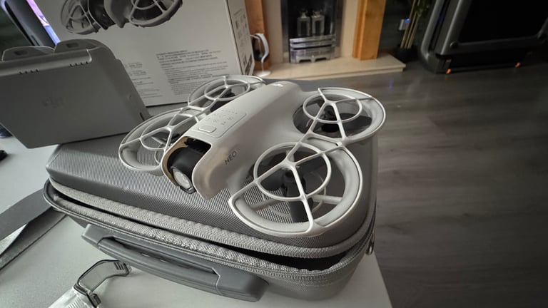 DJI NEO DRONE | 3x Batteries | Props | Carry case 