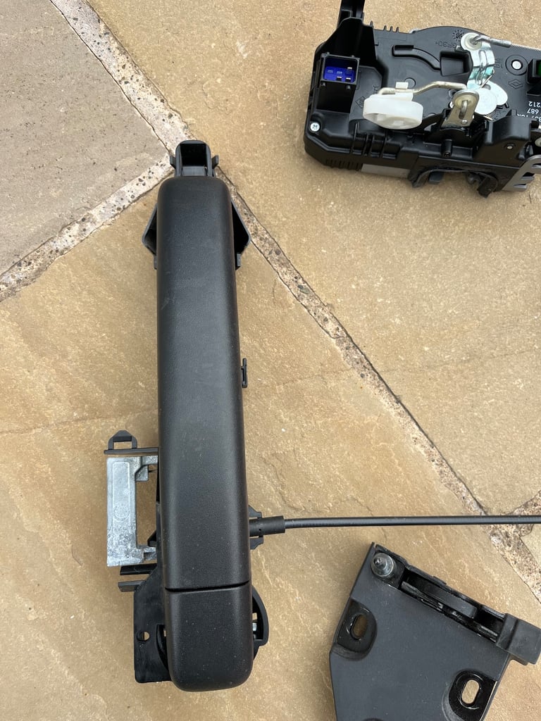 Renault Trafic back door handles and locking system 