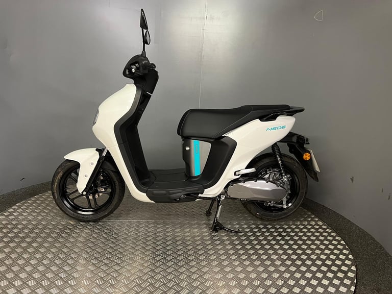 Yamaha Neos 2022 72 Plate Twin Battery  Moped Ride from 16 years / 45 mile range