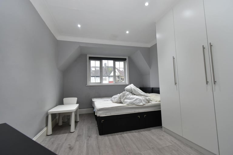 5 bedroom house in London, NW11