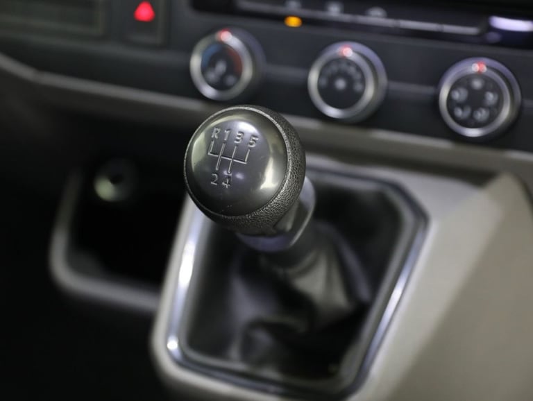 2020 Volkswagen Transporter Shuttle 2.0 TDI S Minibus Double Cab 5dr Diesel Manual SWB Euro 6 (s/...