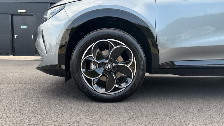 2025 Alfa Romeo Junior 1.2 MHEV Ibrida SUV 5dr Petrol Hybrid e-DCT Euro 6 (s/s) (136 ps) SUV Hybr...