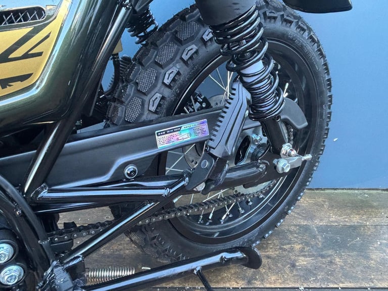 BIKE OF THE WEEK - Bluroc Legend 125cc Scrambler Motorcycle Mutt Bullit 125 