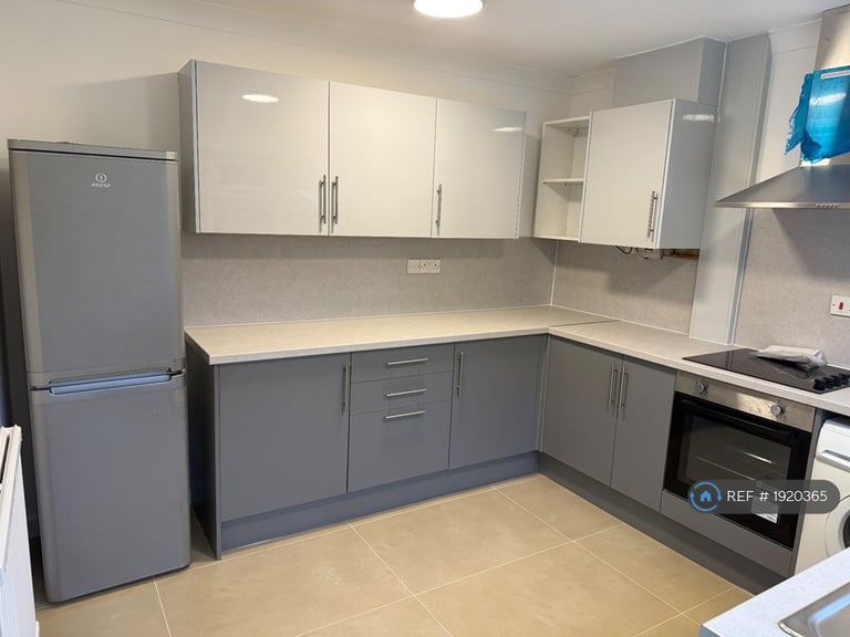 3 bedroom house in Bagley Close, West Drayton, UB7 (3 bed) (#1920365)