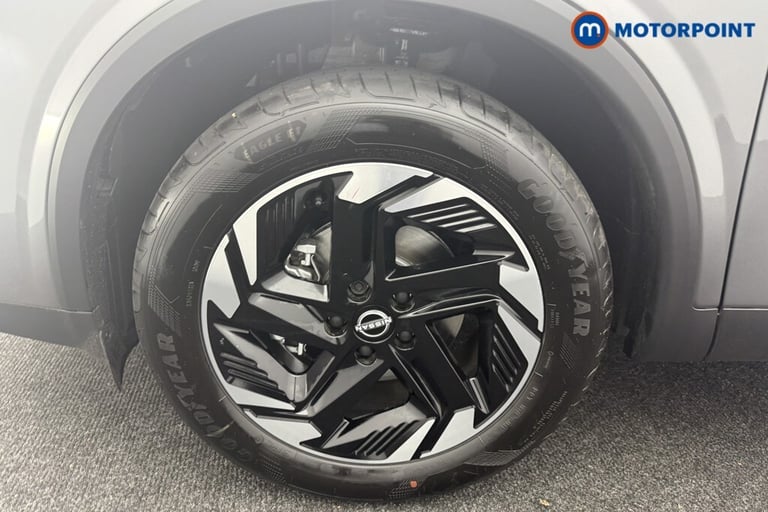 2025 Nissan Qashqai 1.3 DiG-T MH 158 N-Connecta [Glass Rf] 5dr Xtronic SUV Petrol Automatic