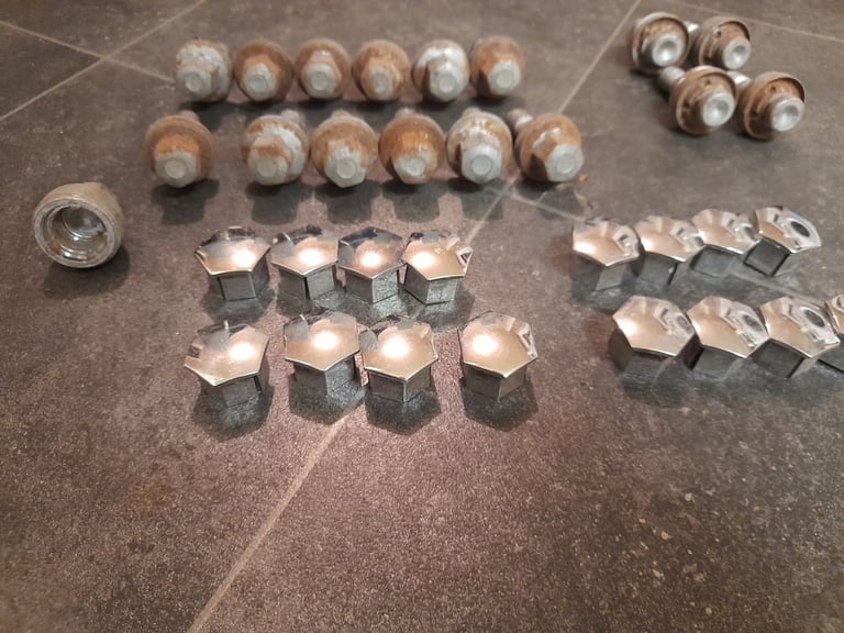 Wheel nuts for peugeot or citroen 