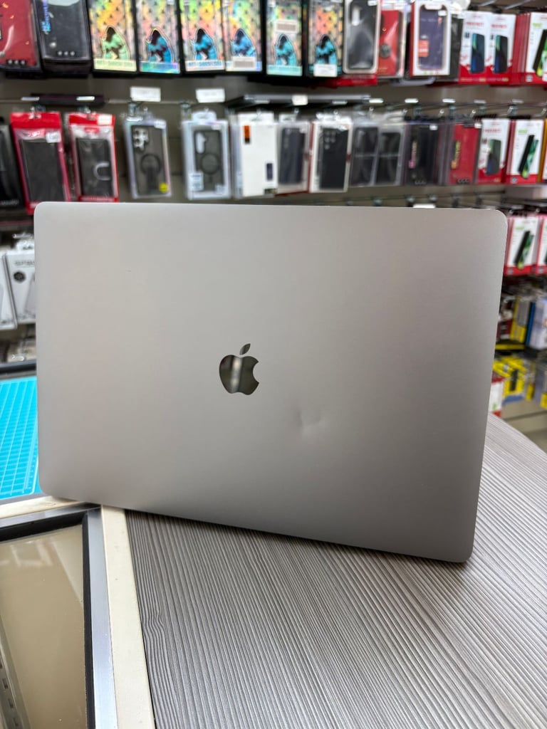 Apple MacBook Pro 256GB in Excellent Condition
