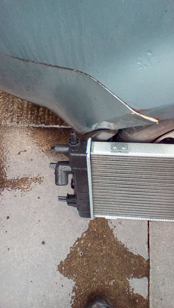 Vauxhall astra mark 5 1.7 cdti car radiator