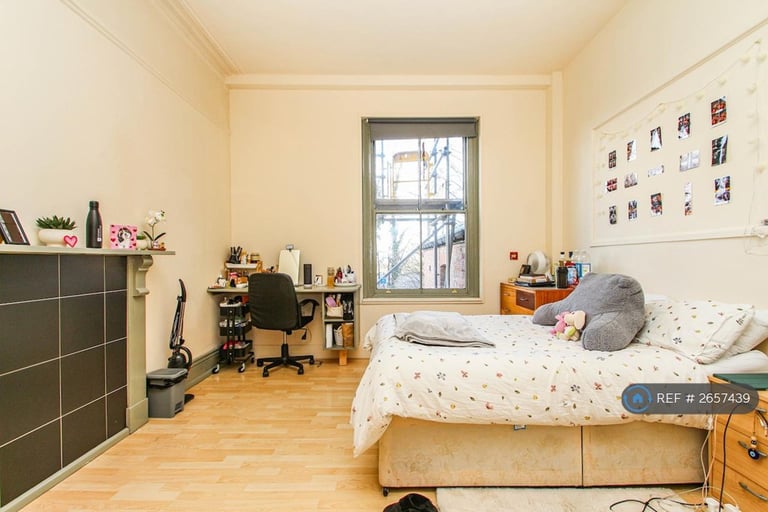 7 bedroom flat in Waterloo Crescent, Nottingham, NG7 (7 bed) (#2657439)