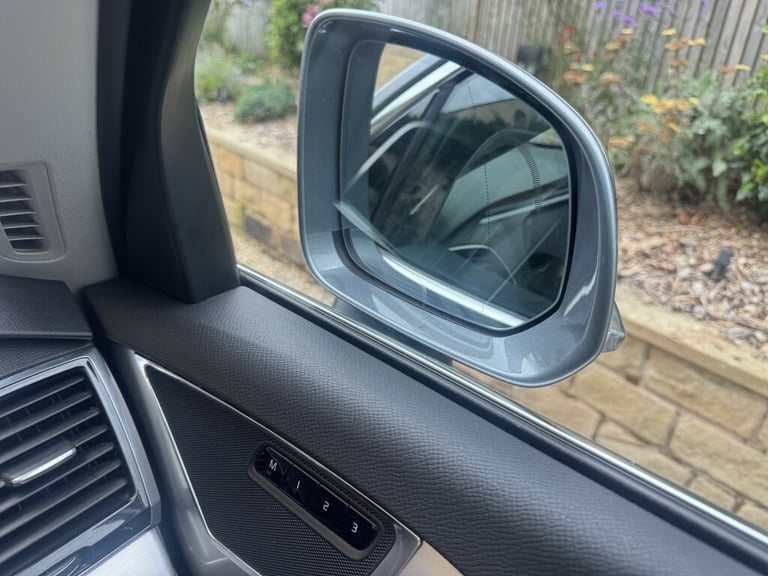 2018 Volvo XC90 T8 2.0 T8 TWIN ENGINE MOMENTUM PRO AWD 5DR Automatic 4x4 Petrol/Electric Automatic