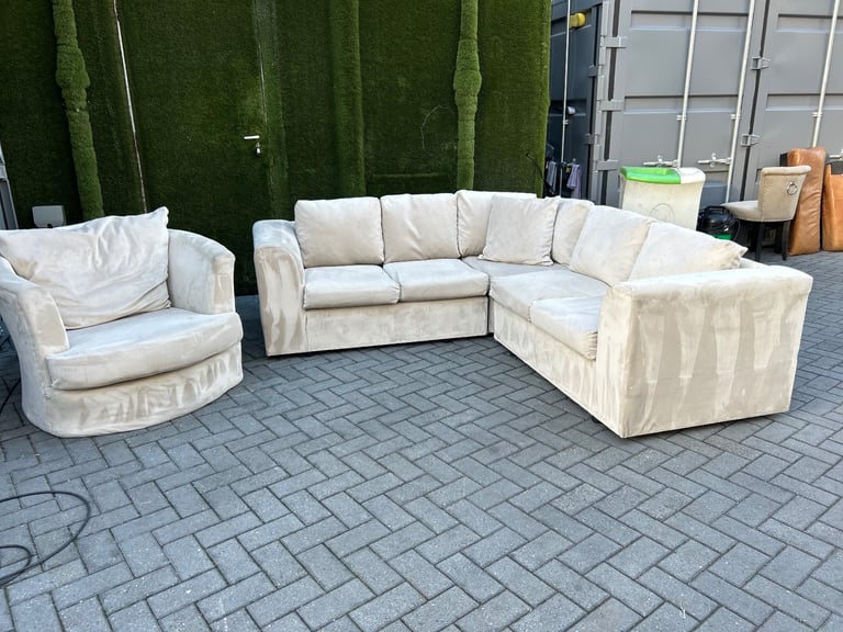 French velvet light beige corner sofa with matching cuddle chair DELIVERY AVAILABLE 🚚