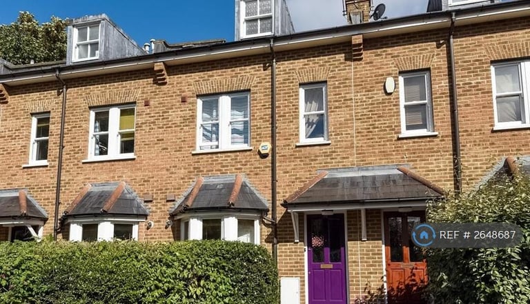 3 bedroom house in Cressingham Road, London, SE13 (3 bed) (#2648687)