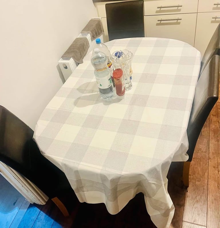 Oak Dinning Table with 4 Chairs