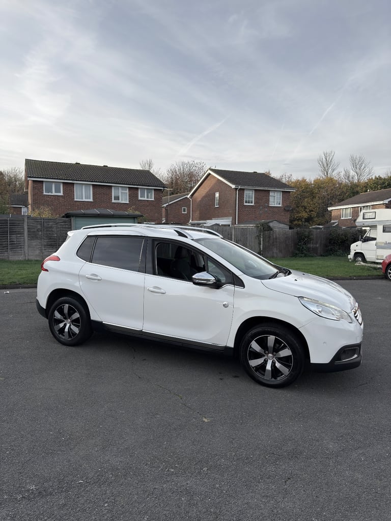 Peugeot, 2008, Hatchback, 2014, Manual, 1199 (cc), 5 doors