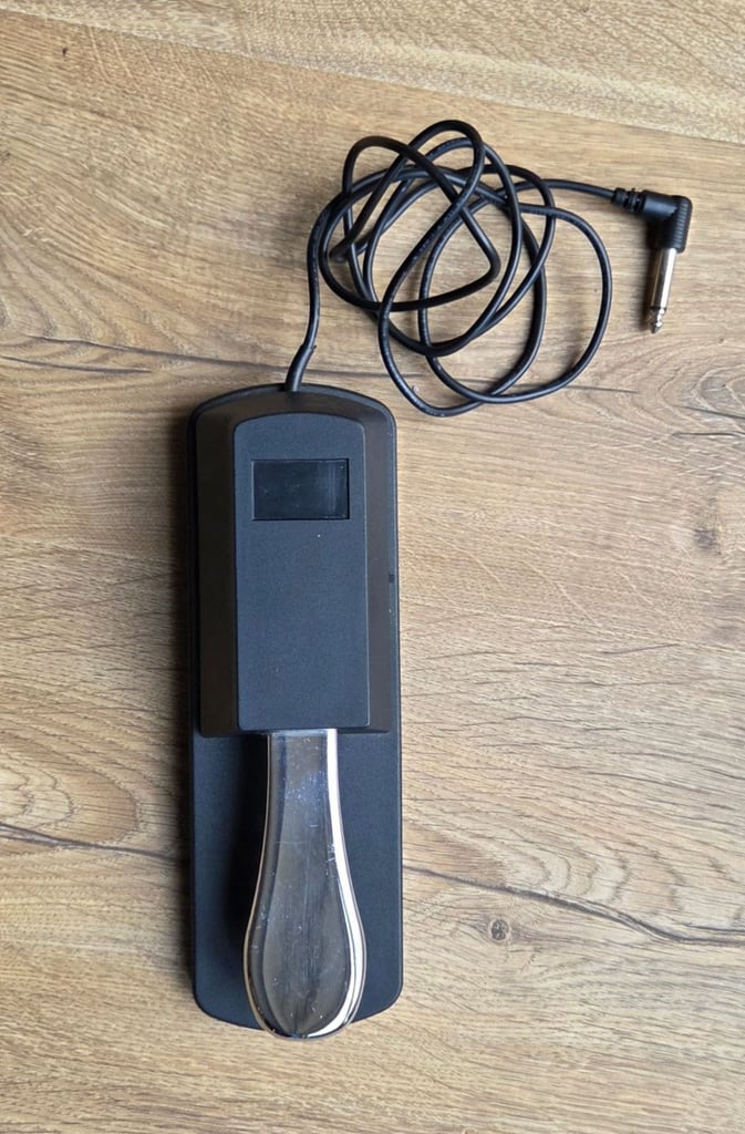 Yamaha Digital Keyboard E323