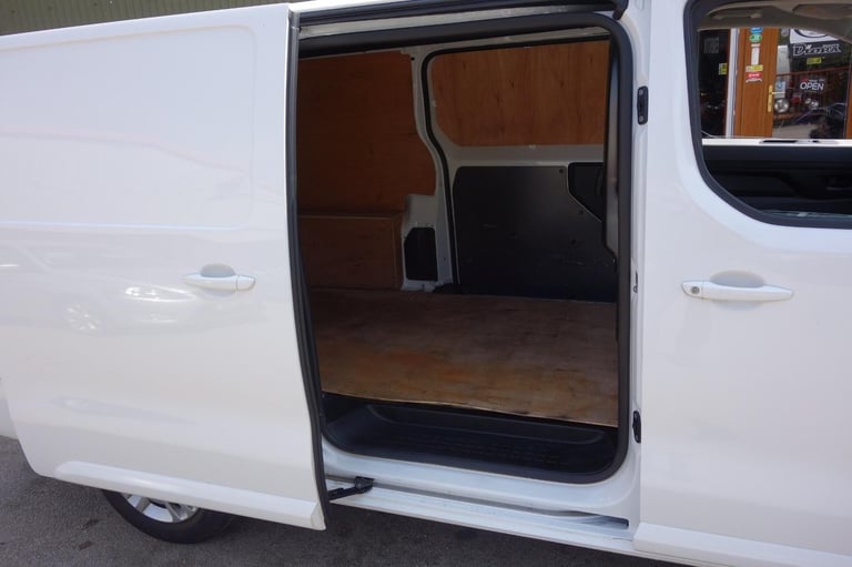 Vauxhall Vivaro 2900 1.5d 100PS Sportive H1 Van DIESEL MANUAL 2021/21
