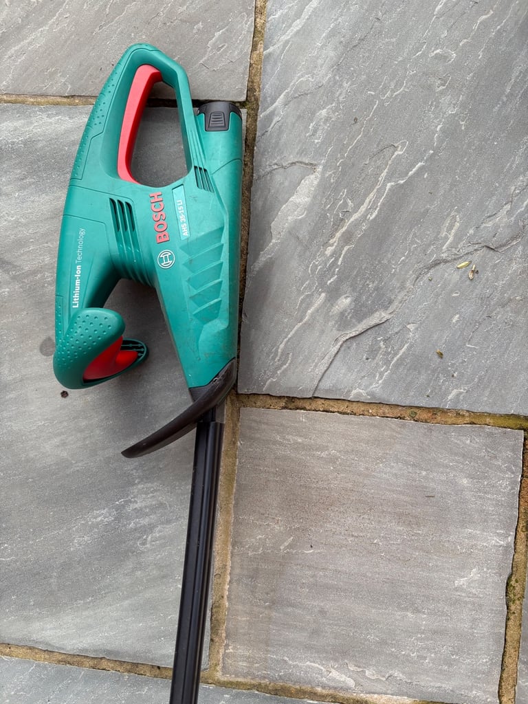 Bosch hedge cutter with charger AHS35 -15LI