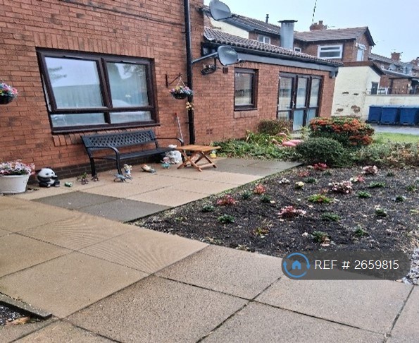 1 bedroom flat in County Road, Ormskirk, L39 (1 bed) (#2659815)