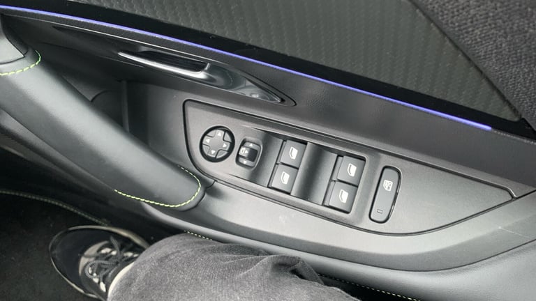 2025 Peugeot 2008 1.2 HYBRID GT SUV 5dr Petrol Hybrid e-DSC6 Euro 6 (s/s) (136 ps) SUV Hybrid Aut...