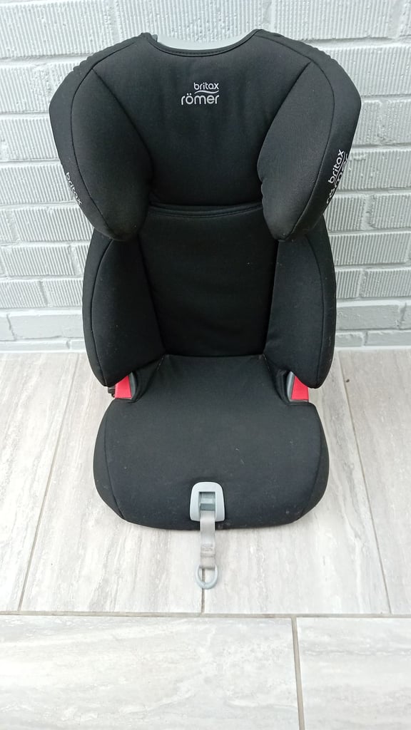 2 Children's car seats 