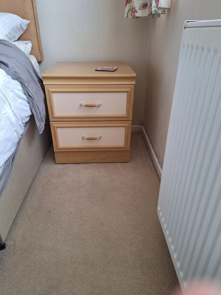 Bedside cabinets 