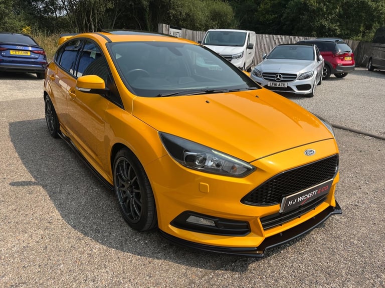 image for 2017 Ford Focus 2.0T EcoBoost ST-3 Euro 6 (s/s) 5dr HATCHBACK Petrol Manual