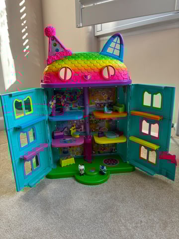 Gabby's Dollhouse Rainbow-Themed Celebration Doll House Girls