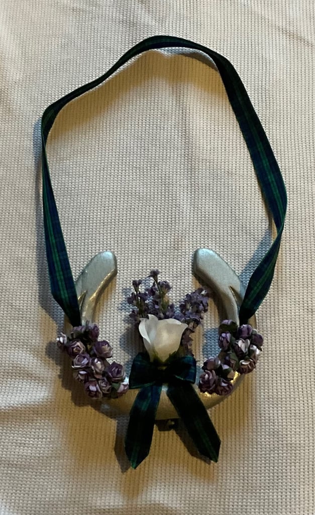 SCOTTISH HAND MADE BESPOKE horse shoe decor. Great for weddings, gifts 🎁 etc thanks.
