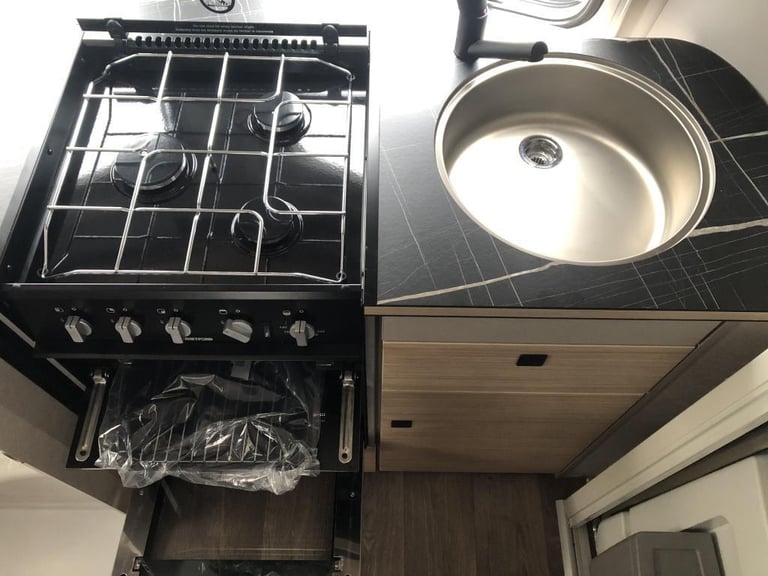 2024 ERIBA TOURING 320 BRAND NEW CARAVAN
