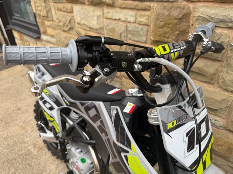 10TEN 140R 140CC 17/14  YOUTHS DIRT BIKE NEW