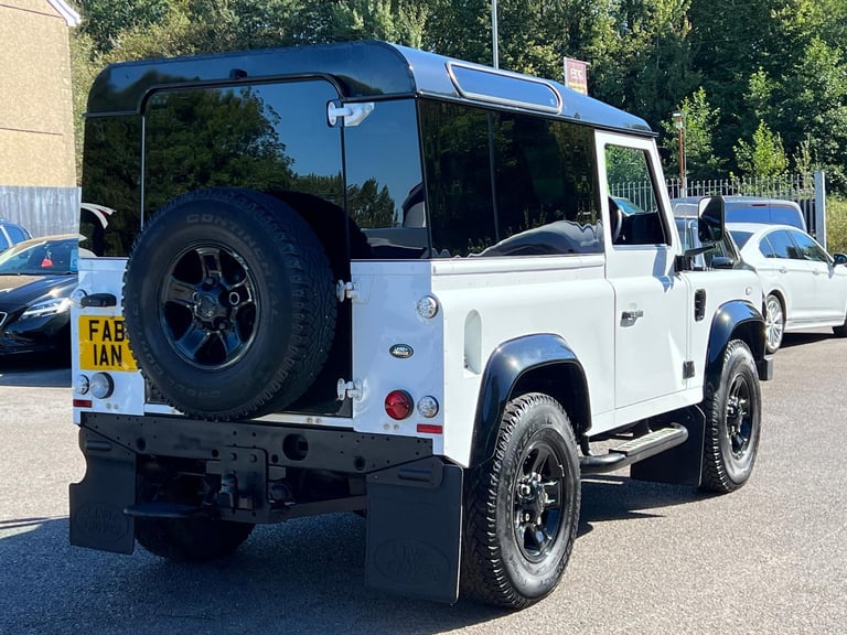2014 Land Rover Defender 90 XS 2.2 TDCI **Masi Windows - 4 Seater - TentBox**