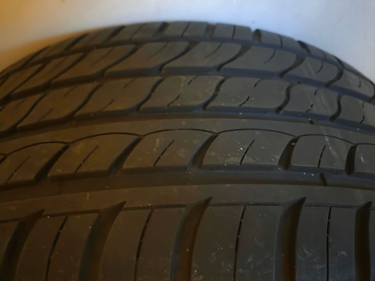 image for 245 35 20 tyres loke new on Vauxhall gloss black alloys will swll separately or full set 